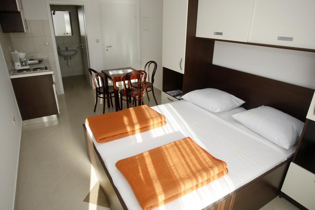Apartments Rubic Omiš Chambre photo